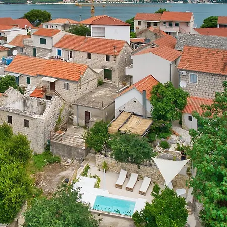 -Alba-Beautiful Private Pool * Donji Okrug (Ciovo)